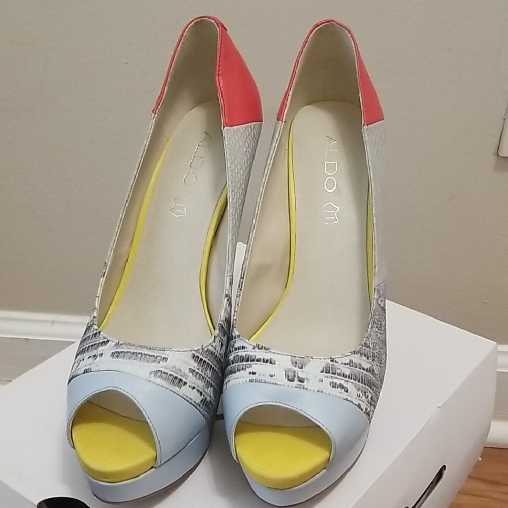 Shoes - Picture 3 of 4